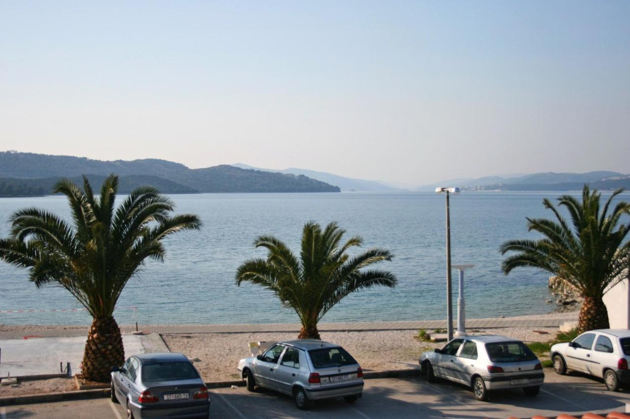 Apartments By The Sea Okrug Gornji, Ciovo - 6067 Trogir Exterior foto